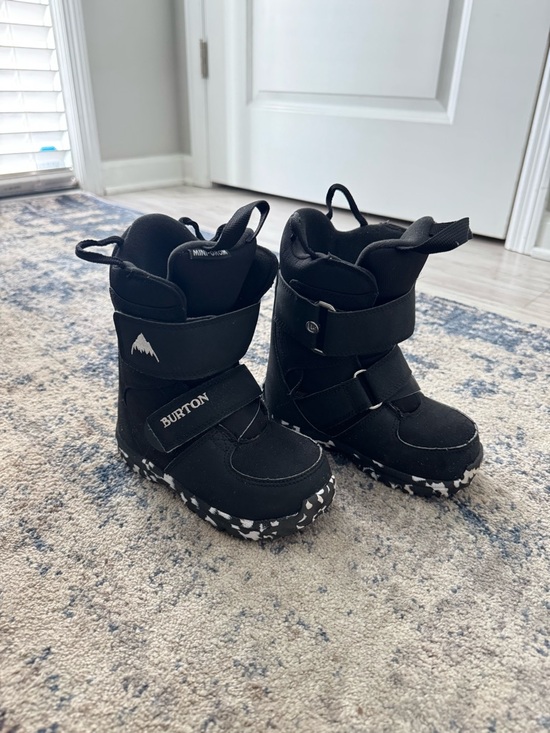 burton grom snowboard boots 11 c BOA Set your little shredder up for independence and a comfy ride Burton - Toddlers' Mini Grom